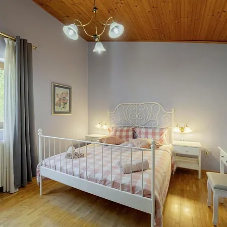 Ene In - Haus Fuer 6 Personen プーラ